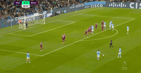 掘金主场有几位小球迷举牌支持威少：拉塞尔拿MVP